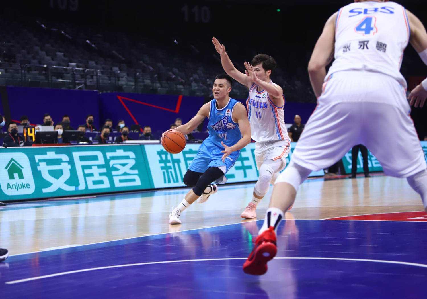 世俱杯官网-福建男篮精英阵容发威，疯狂横扫对手