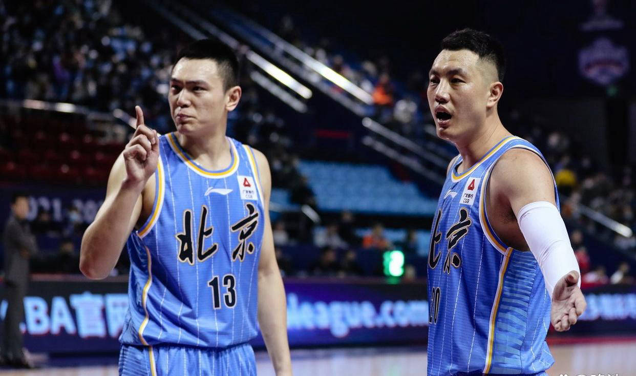 包含上海男篮逆袭淘汰北京首钢，晋级四强的词条