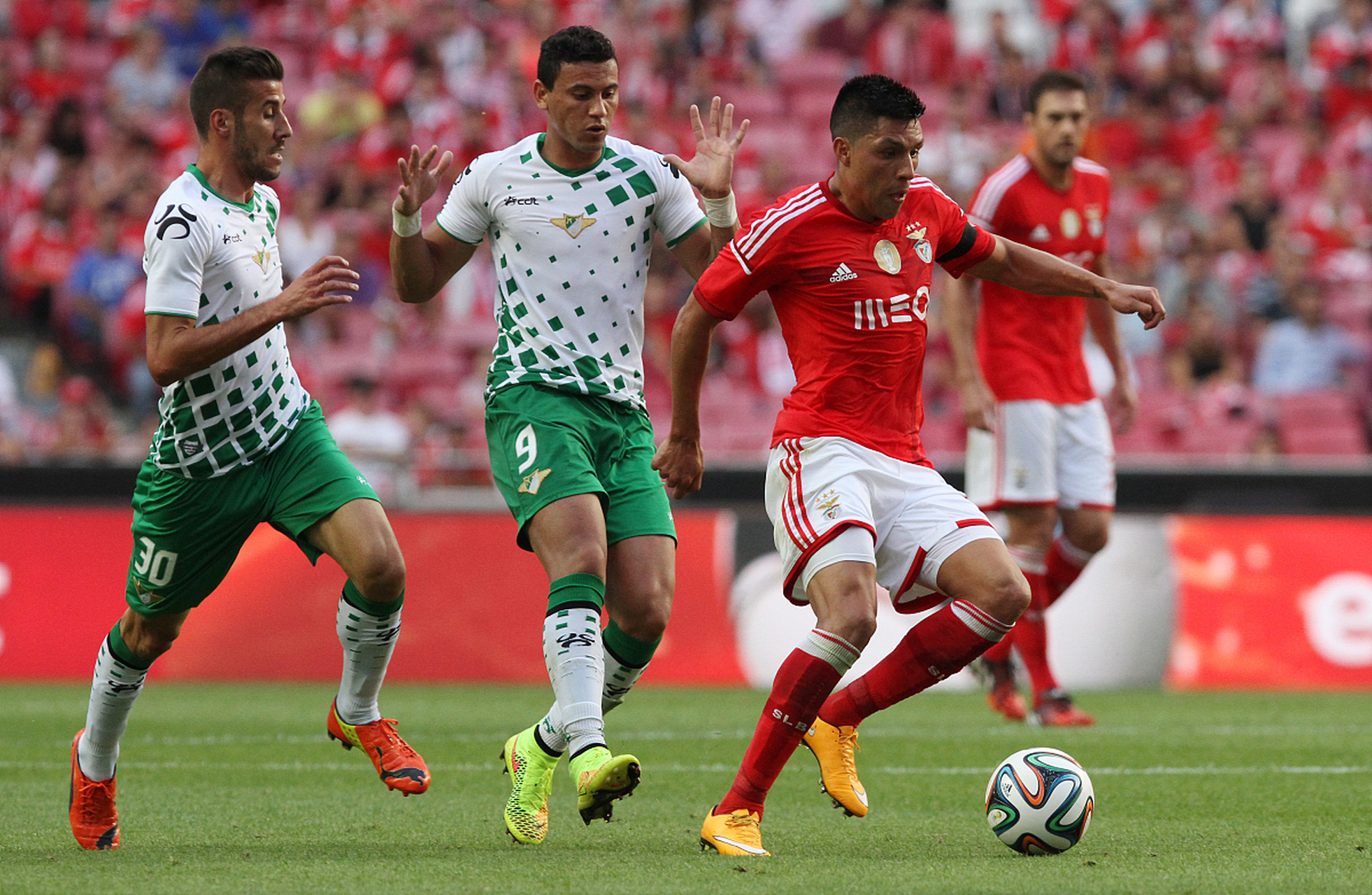 关于巴伦西亚不敌对手，球队陷入连败危机的信息