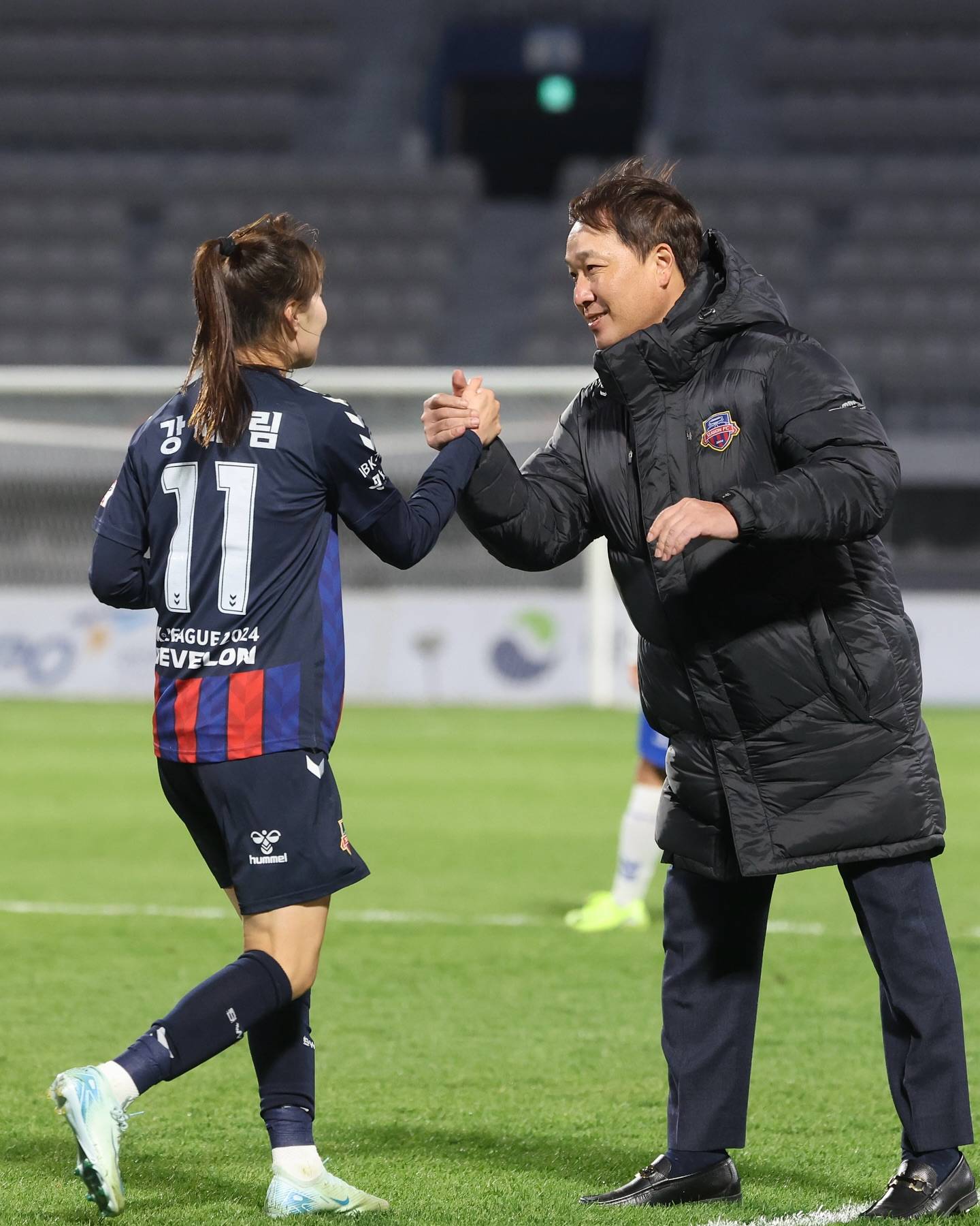 韩国女足队员因伤离场的简单介绍