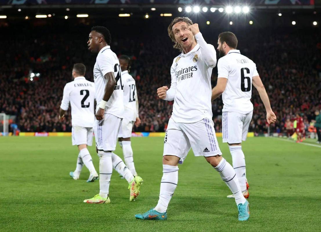 世俱杯决赛-利物浦卫冕冠军继续不败，豪取五连胜稳固领跑