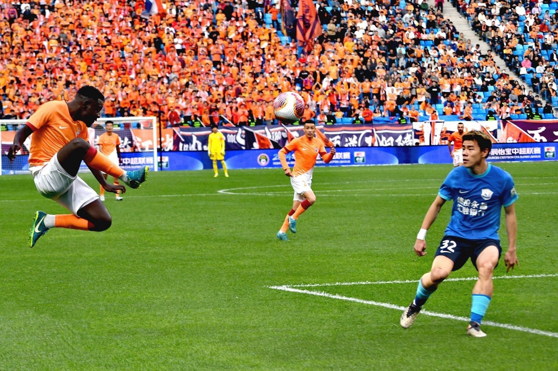 青岛黄海客场取胜，连胜状态延续