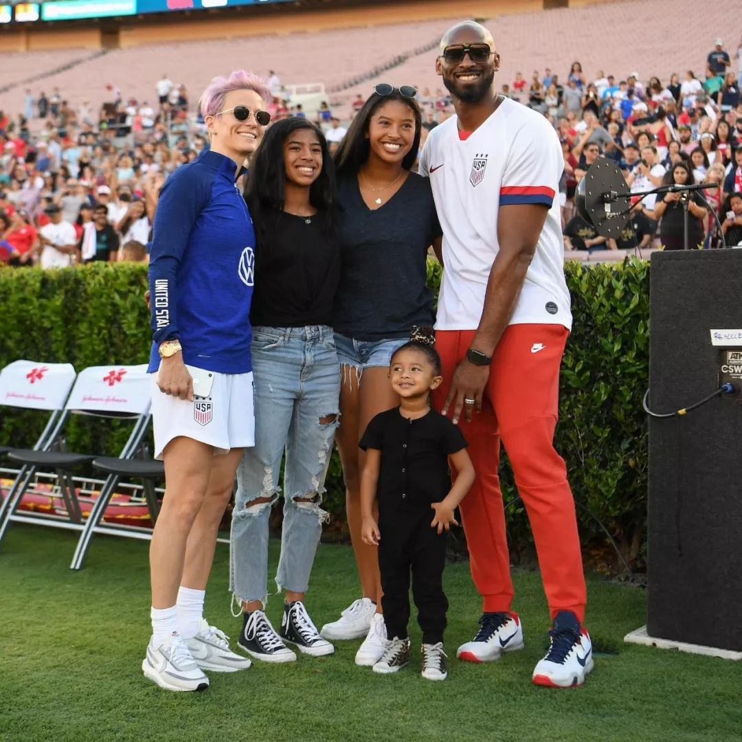 美国队在洛杉矶与英格兰队进行友谊赛