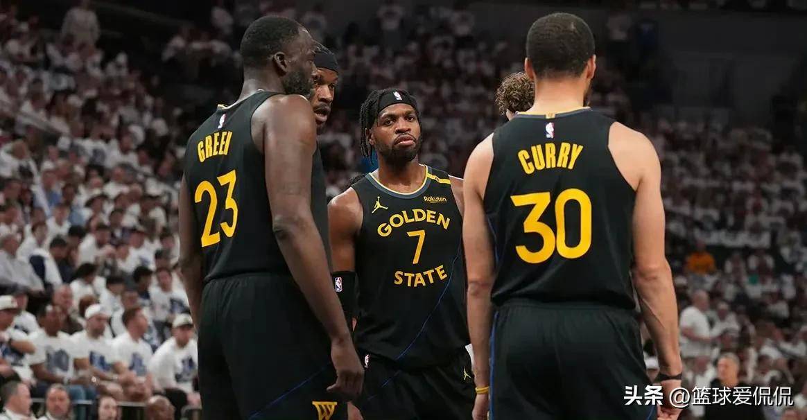 世俱杯时间-包含勇士主帅训话球员，呼吁团队协作共同向前进的词条