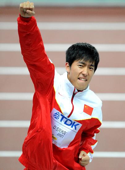 世俱杯分组-希腊田径选手奋勇拼搏，登上领奖台