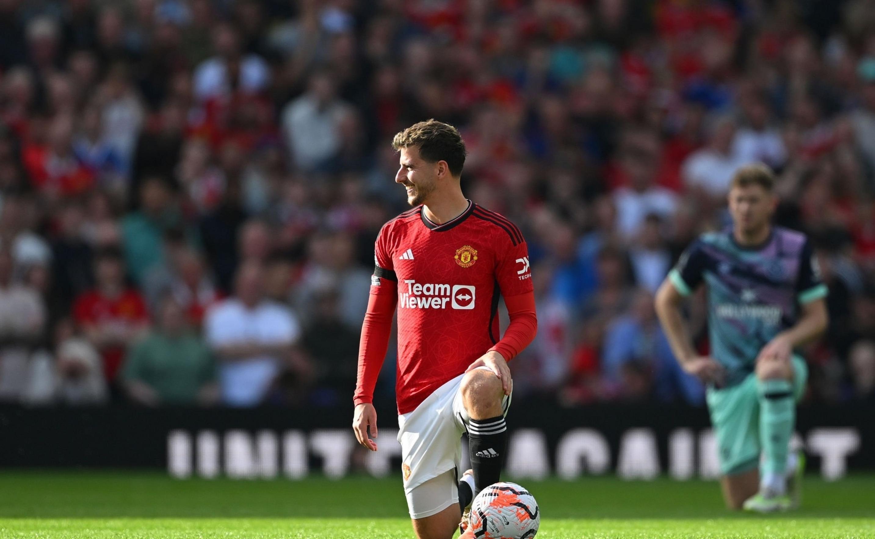 曼联客场逆转，保住前进势头的简单介绍