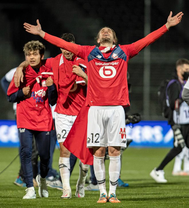 世俱杯官网-圣埃蒂安队本赛季状态起伏不定，客场作战更显压力