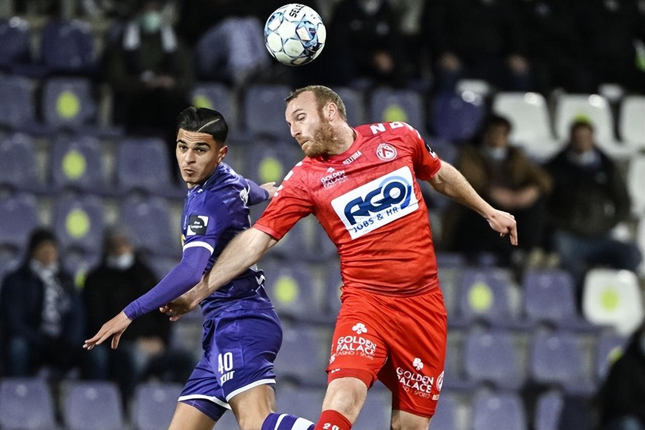 阿贾克斯主场胜利，荷甲冠军希望渺茫