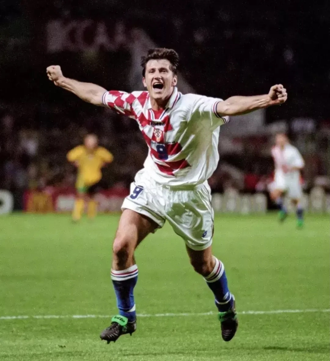 克罗地亚运动员喜获成功，乐开花