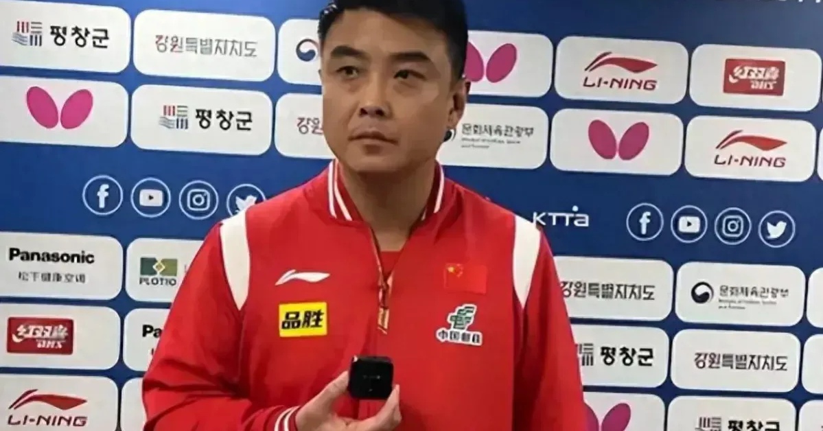 挥汗如雨，球员奋力奋斗抓住胜利机会