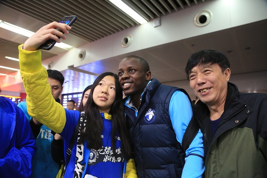 世俱杯决赛-包含大连一方主场击败深圳吉利，提前锁定保级希望！的词条