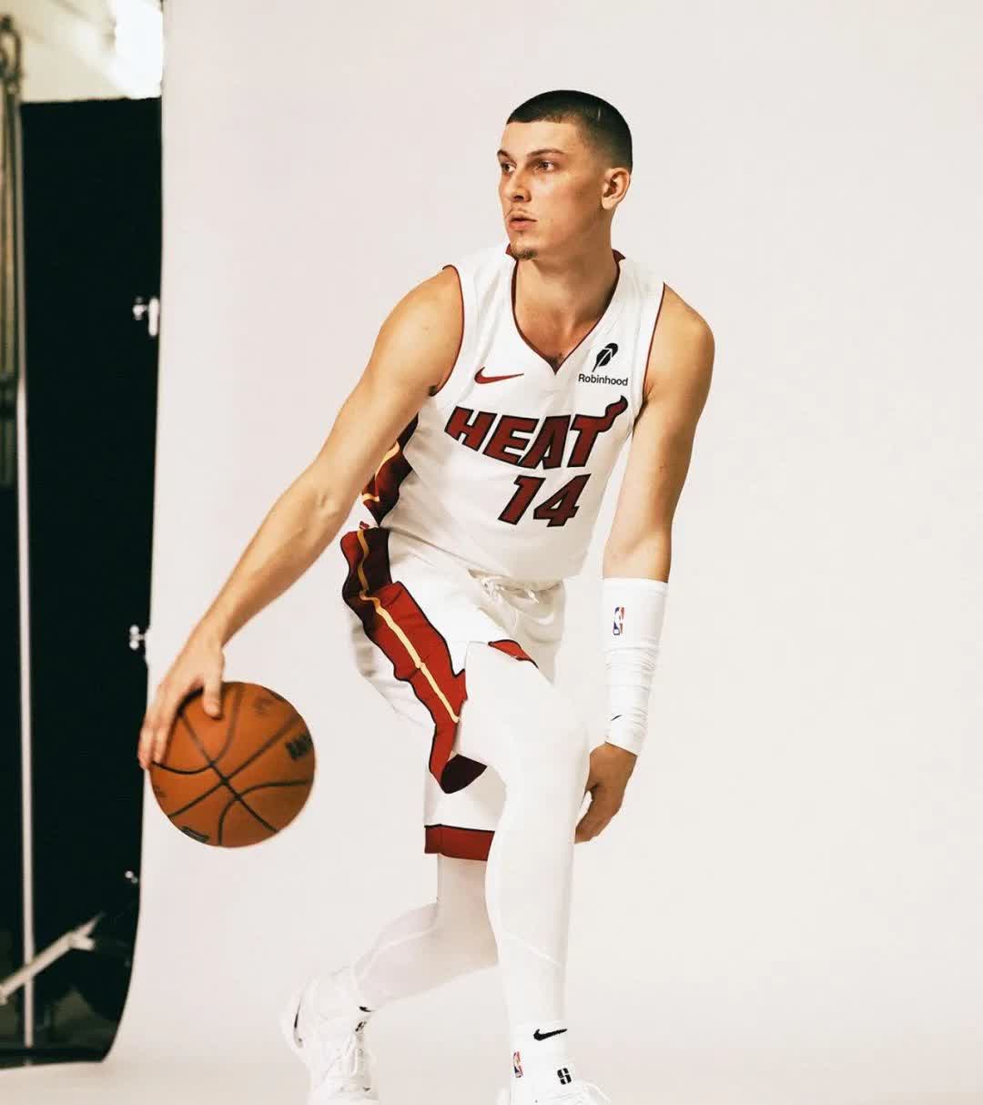 热火球队全员表现出色，战绩节节攀升