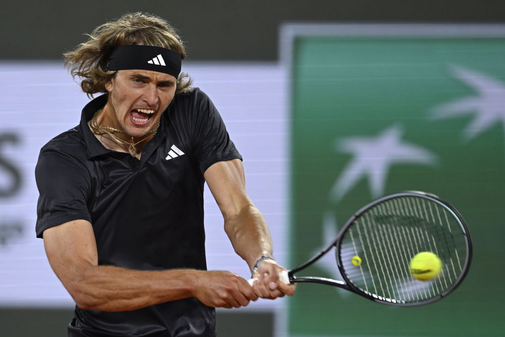 世俱杯决赛-亚特马战胜对手获得重要胜利