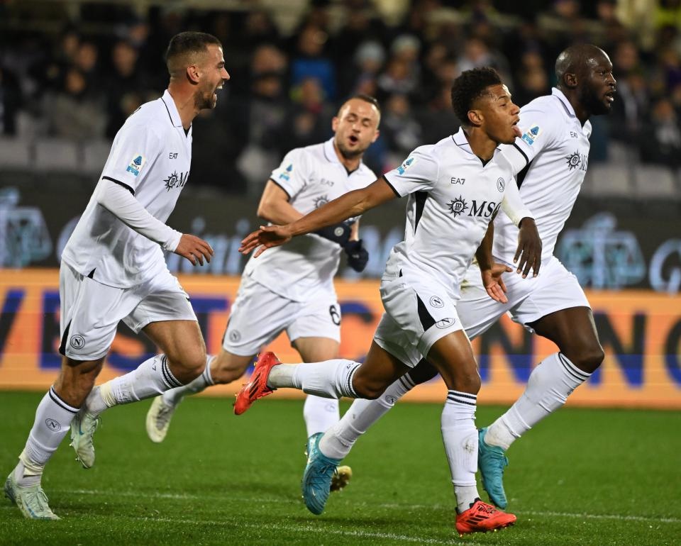 世俱杯参赛资格-佛罗伦萨足球队在主场大胜对手