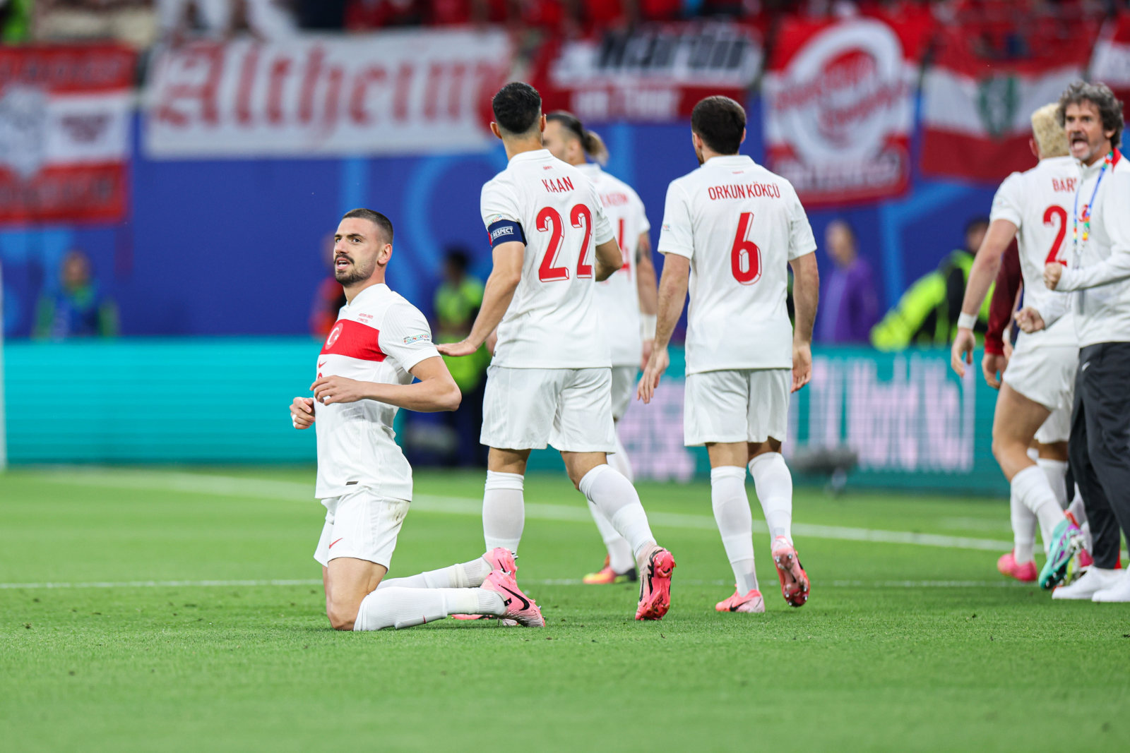 卫冕冠军出局，球队赛季陷入低谷