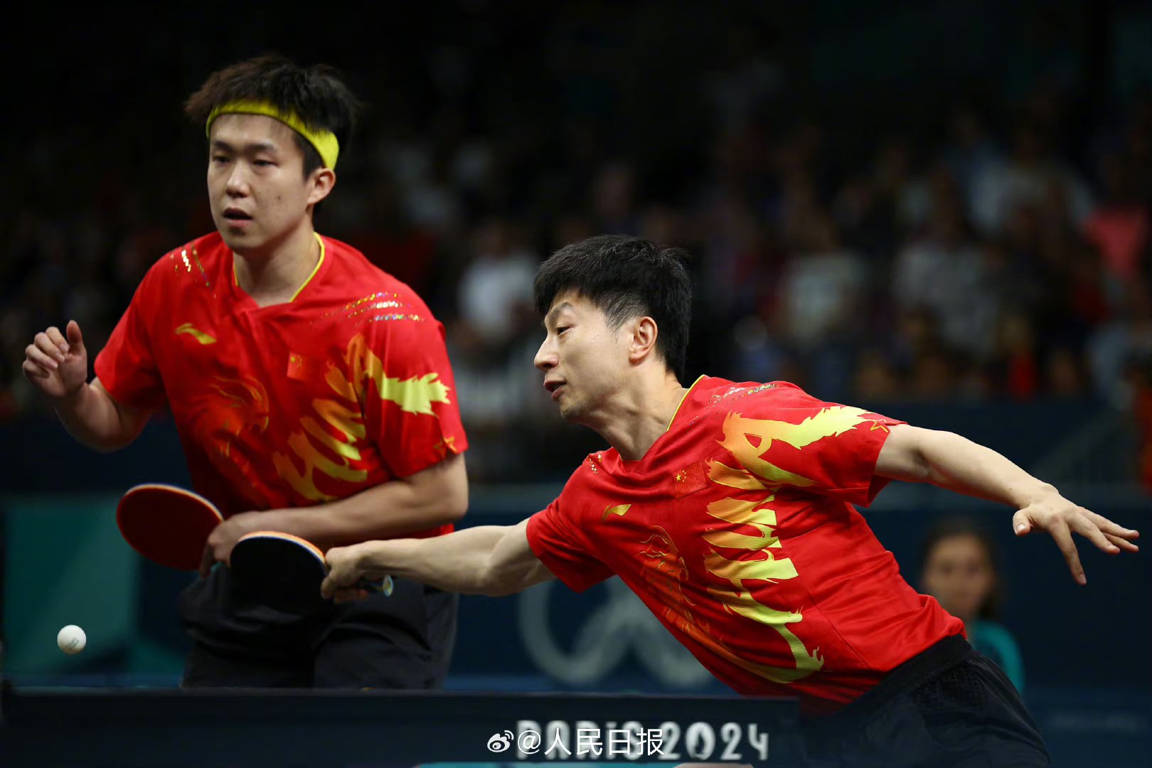 包含FPX血洗NS，Gumayusi打出惊人五杀宿敌对决四强赛，强势挺进下一轮的词条