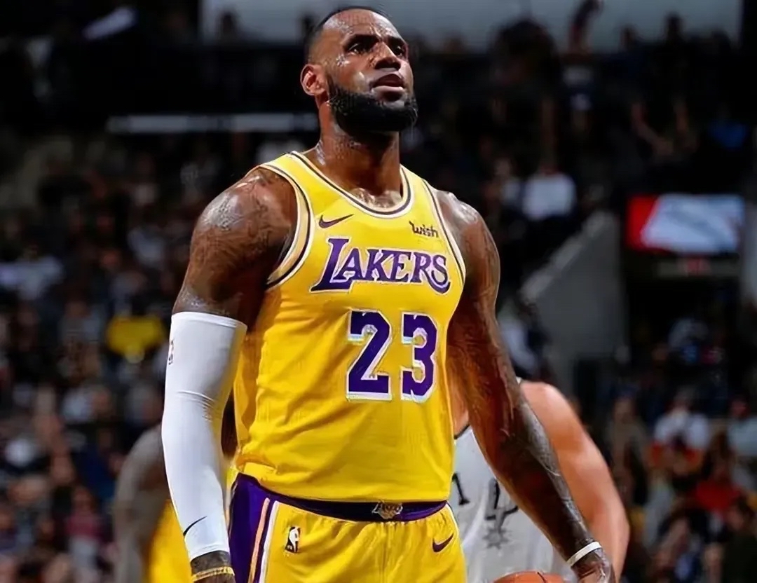 关于球队连战连捷，冲击冠军轰轰烈烈进行的信息