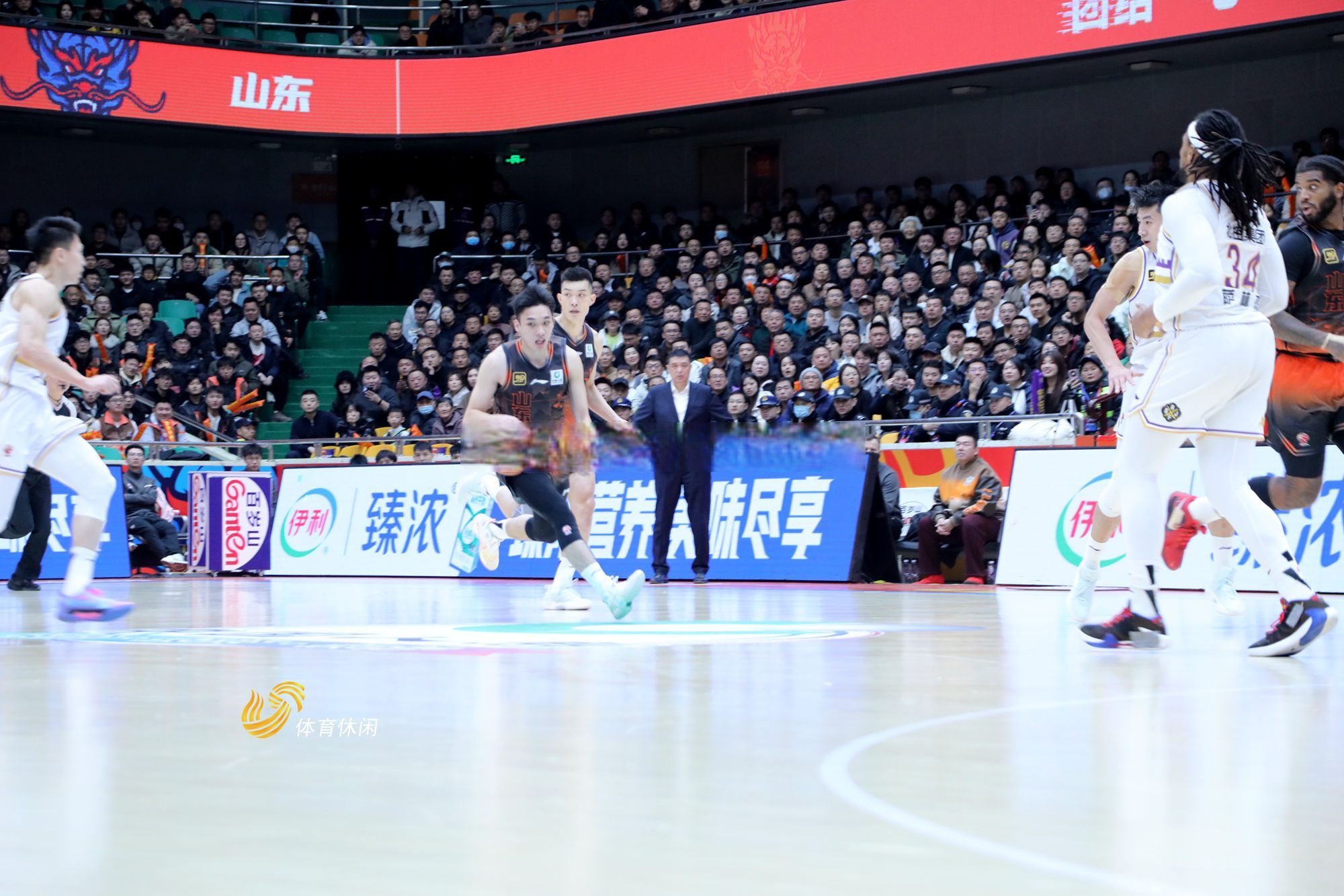 浙江队横扫热火，福克斯点燃赛场