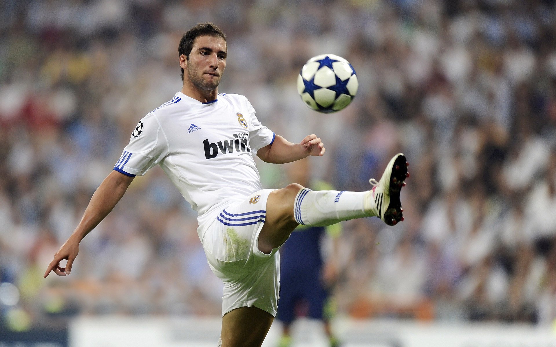 世俱杯冠军-胜者的阴影与独自发光，足球世界的水恒两难